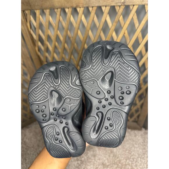 Nike Air Jordan 11 Gold and Black Toddler Sneakers sz 4C - Picture 4 of 5